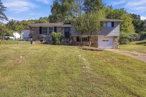 6005 Hillcrest Dr, Harrison, TN 37341