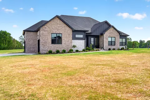 Exterior - 18 Rustic Pnes, Dover, TN 37058 photo 2 of 10