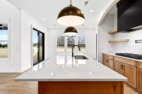Kitchen - 24 Rustic Pnes, Dover, TN 37058 photo 5 of 7