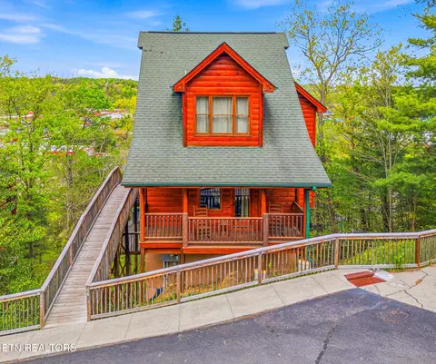 442 Big Bear Way, Pigeon Forge, TN 37863