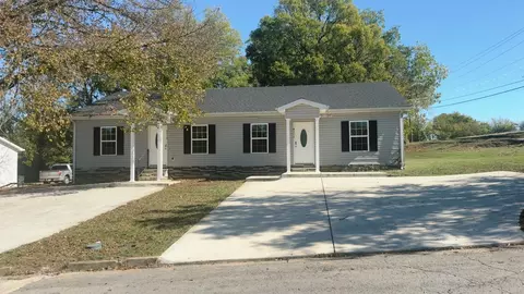 312 Clay Ave, Fayetteville, TN 37334