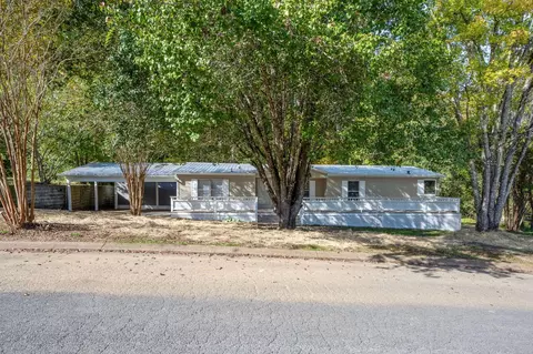 174 Betsy Ln, Rossville, GA 30741