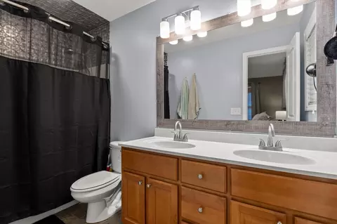 Bath - 3024 Pine Dr NE, Dalton, GA 30721 photo 1 of 1