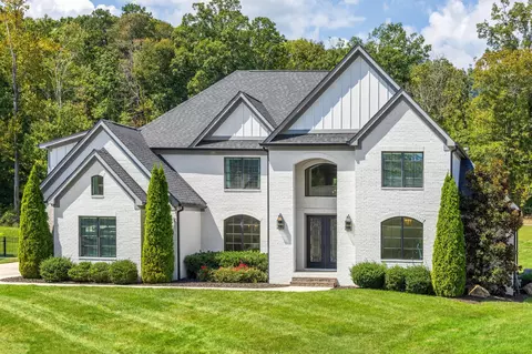 467 Canyon Springs Dr, Hixson, TN 37343