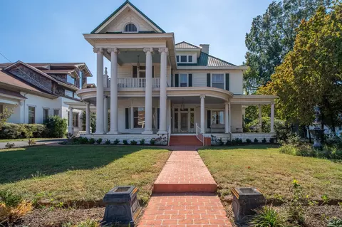 229 Pulaski St, Lawrenceburg, TN 38464