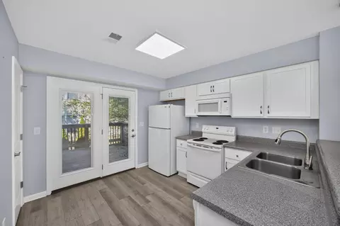 Kitchen - 1430 E Main St, Murfreesboro, TN 37130 photo 2 of 4
