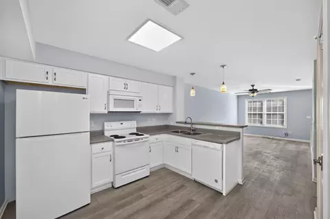 Kitchen - 1430 E Main St, Murfreesboro, TN 37130 photo 3 of 4