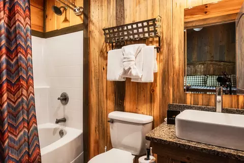 Bath - 2470 Hackberry Dr, Sevierville, TN 37862 photo 4 of 7