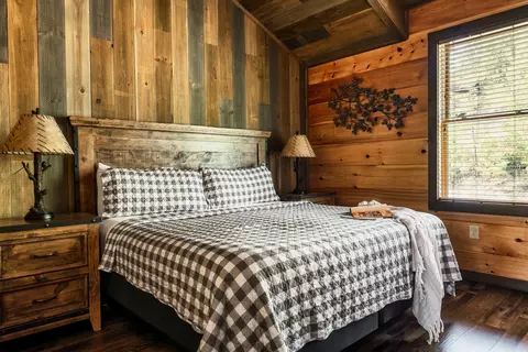 Bedroom - 2470 Hackberry Dr, Sevierville, TN 37862 photo 4 of 12
