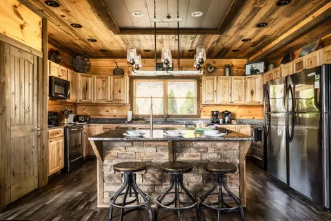 Kitchen - 2470 Hackberry Dr, Sevierville, TN 37862 photo 3 of 4