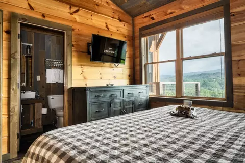 Bedroom - 2470 Hackberry Dr, Sevierville, TN 37862 photo 6 of 12