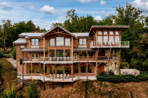 Exterior - 2470 Hackberry Dr, Sevierville, TN 37862 photo 2 of 25