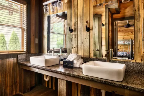 Bath - 2470 Hackberry Dr, Sevierville, TN 37862 photo 5 of 7