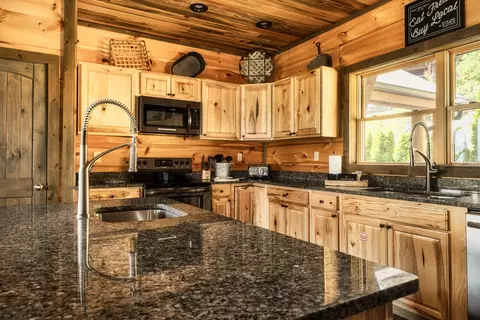 Kitchen - 2470 Hackberry Dr, Sevierville, TN 37862 photo 4 of 4