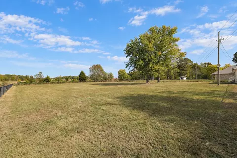 Exterior - 8165 State Line Rd, Taft, TN 38488 photo 5 of 7