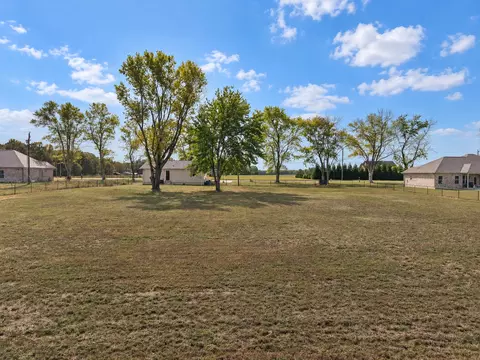Exterior - 8165 State Line Rd, Taft, TN 38488 photo 6 of 7
