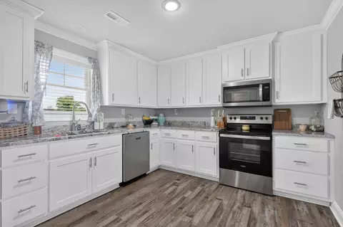 Kitchen - 8165 State Line Rd, Taft, TN 38488 photo 3 of 4