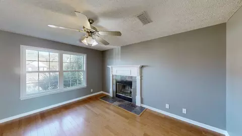 Living - 1428 Jeter Way, Murfreesboro, TN 37129 photo 3 of 3