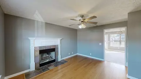 Living - 1428 Jeter Way, Murfreesboro, TN 37129 photo 1 of 3