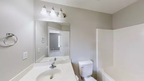 Bath - 1428 Jeter Way, Murfreesboro, TN 37129 photo 2 of 4