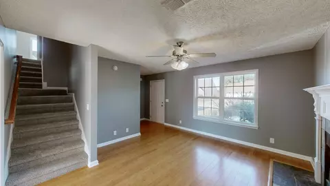 Living - 1428 Jeter Way, Murfreesboro, TN 37129 photo 2 of 3