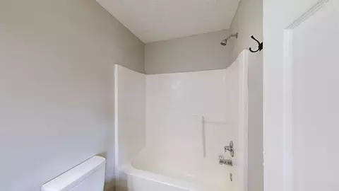 Bath - 1428 Jeter Way, Murfreesboro, TN 37129 photo 3 of 4