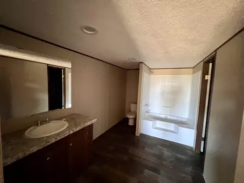 Bath - 1061 Mcafee Rd, Morrison, TN 37357 photo 1 of 1