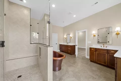 Bath - 31 Rustic Pnes, Dover, TN 37058 photo 3 of 11