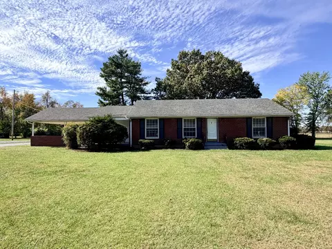 815 S Broadway St, Portland, TN 37148