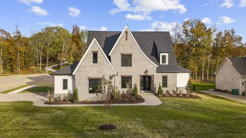5001 Caleb Dr #161, Lebanon, TN 37087