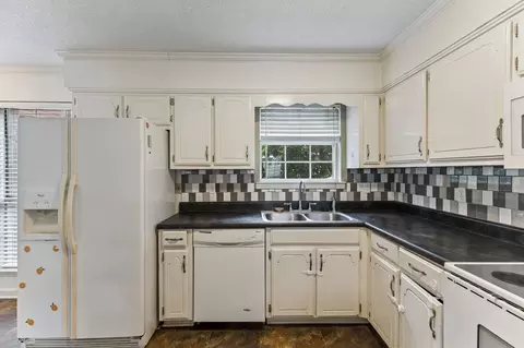 Kitchen - 755 E Northfield Blvd, Murfreesboro, TN 37130 photo 1 of 2