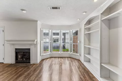 Living - 755 E Northfield Blvd, Murfreesboro, TN 37130 photo 2 of 2