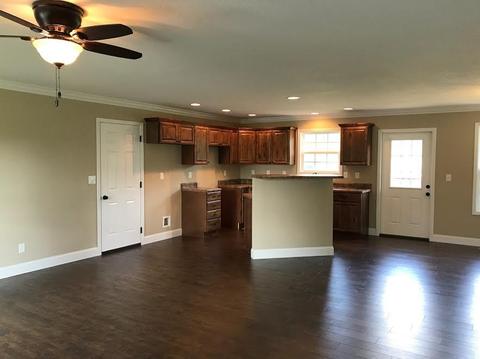 112 Rusty Rd, Jacksboro, TN 37757 photo 6