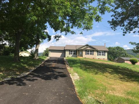 112 Rusty Rd, Jacksboro, TN 37757 photo 1