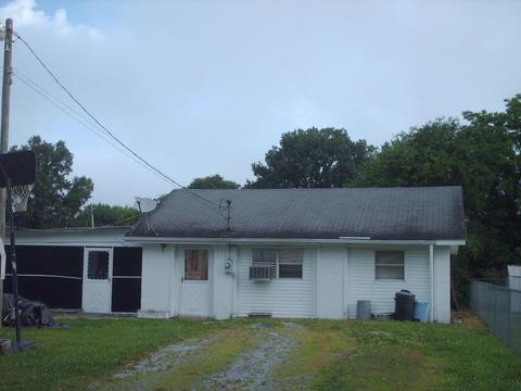 804 Exeter Ave, Middlesboro, KY 40965 photo 2