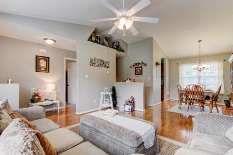 8974 Heathercrest Dr, Powell, TN 37849 photo 2