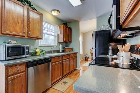 8974 Heathercrest Dr, Powell, TN 37849 photo 3