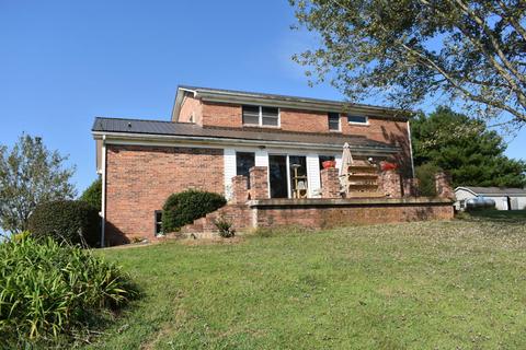 447 Malone Dr, Ewing, VA 24248 photo 9