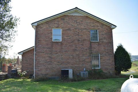 447 Malone Dr, Ewing, VA 24248 photo 4