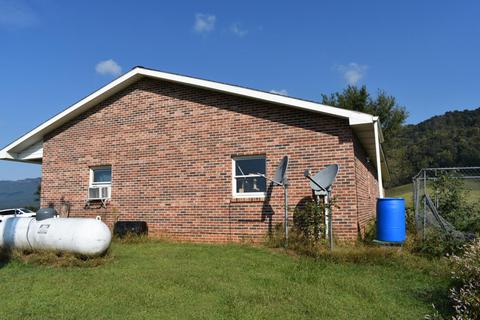 447 Malone Dr, Ewing, VA 24248 photo 24