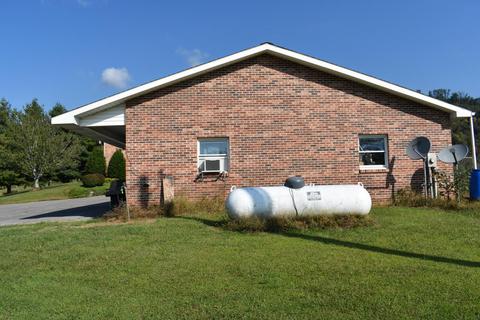 447 Malone Dr, Ewing, VA 24248 photo 23