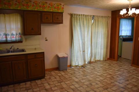 657 Parkey Rd, Ewing, VA 24248 photo 3