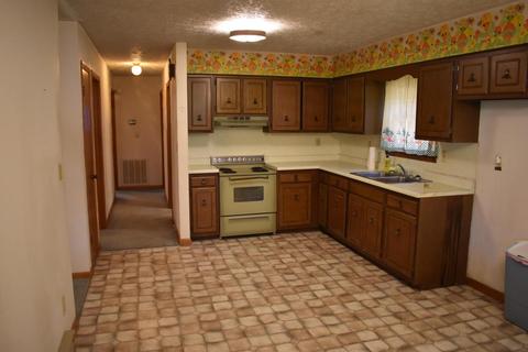 657 Parkey Rd, Ewing, VA 24248 photo 4