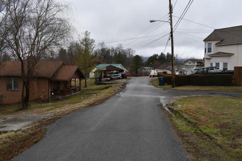 117 Leafwood Rd, Middlesboro, KY 40965 photo 3