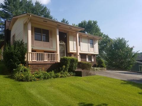 4 Yorkshire Ct, Middlesboro, KY 40965 photo 1