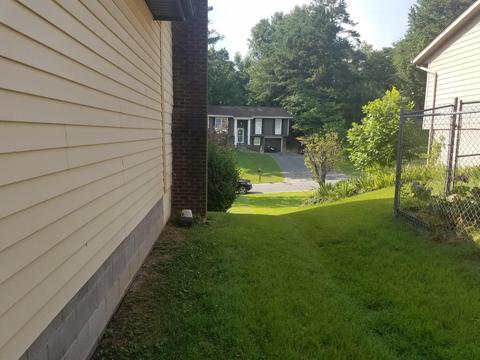 4 Yorkshire Ct, Middlesboro, KY 40965 photo 2