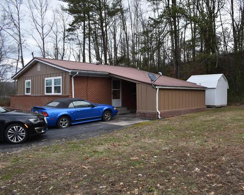 201 Summit Dr, Middlesboro, KY 40965 photo 1
