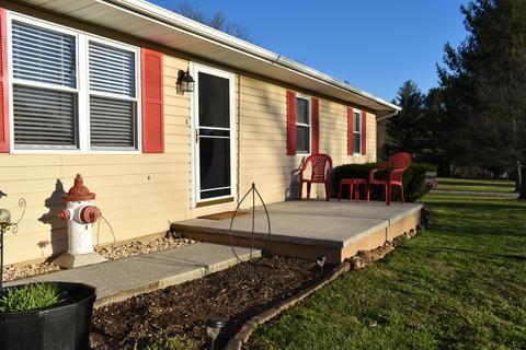 185 Snavely Rd, Ewing, VA 24248 photo 3
