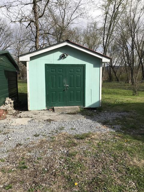 186 Lower Gibson Ln, Middlesboro, KY 40965 photo 5