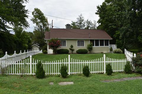 404 Gloucester Ave, Middlesboro, KY 40965 photo 1